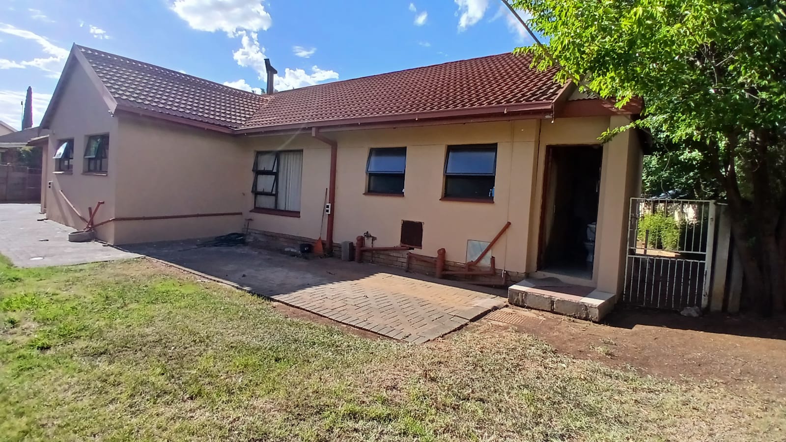 4 Bedroom Property for Sale in Pellissier Free State